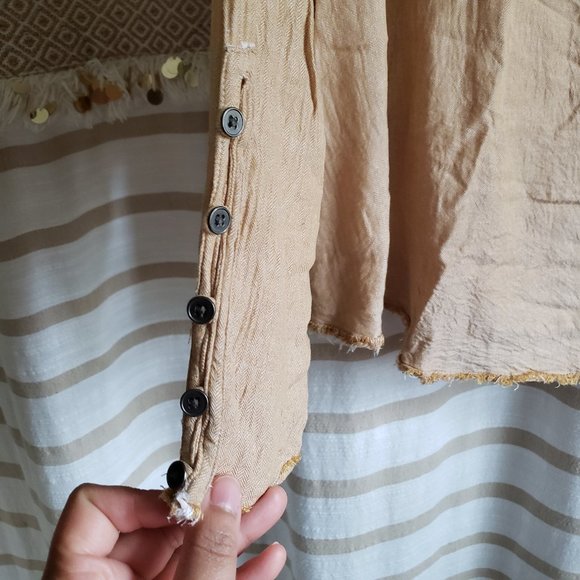 True Craft | Gold Raw Hem Flax Button V-Neck Top - Picture 4 of 7